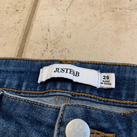 JustFab Distressed Dark Wash Skinny Jeans - Size 29 - Picture 3 of 6